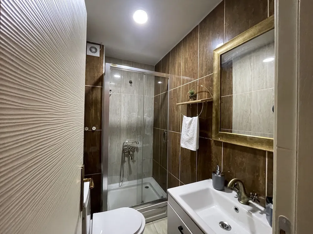 Design Üç Kişilik Oda, Bahçe Manzaralı