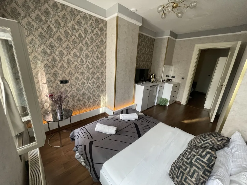 Design Üç Kişilik Oda, Bahçe Manzaralı