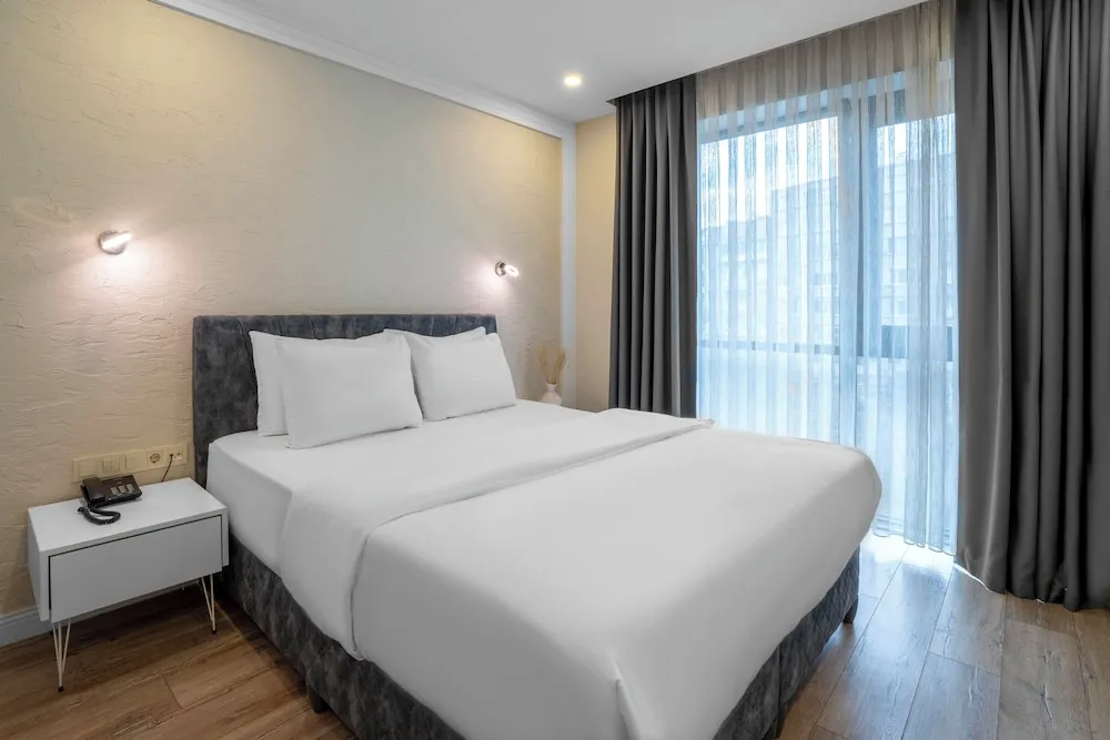 Deluxe Tek Büyük Yataklı Oda