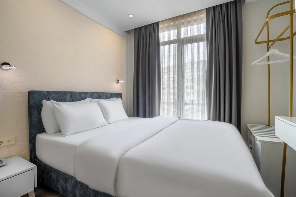 Deluxe Tek Büyük Yataklı Oda