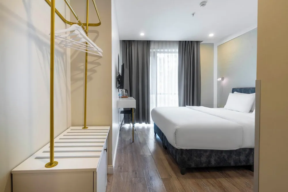 Deluxe Tek Büyük Yataklı Oda