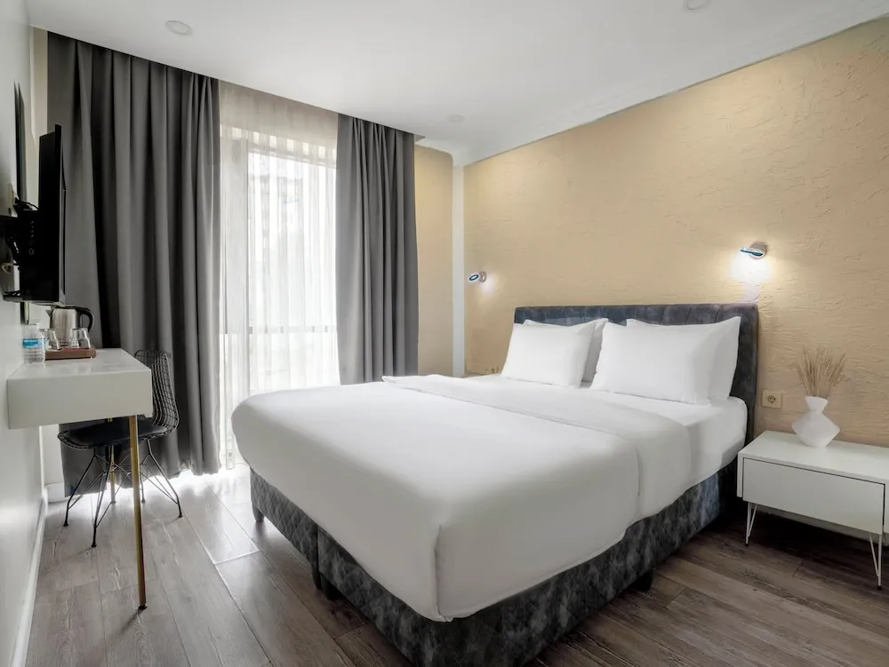 Deluxe Tek Büyük Yataklı Oda