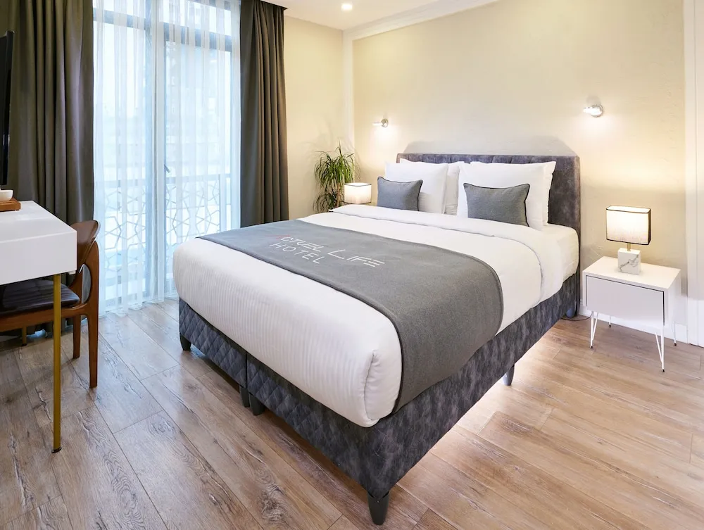 Deluxe Tek Büyük Yataklı Oda