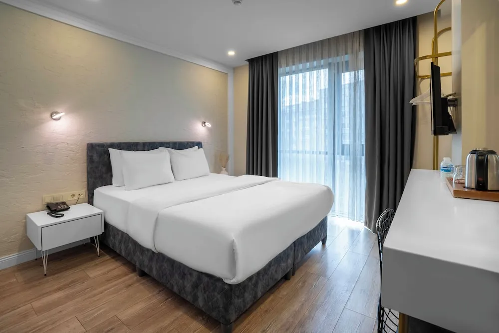 Deluxe Tek Büyük Yataklı Oda