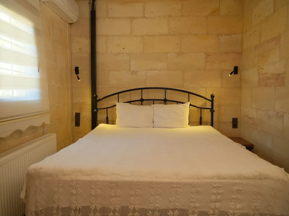 Basic Tek Büyük Yataklı Oda