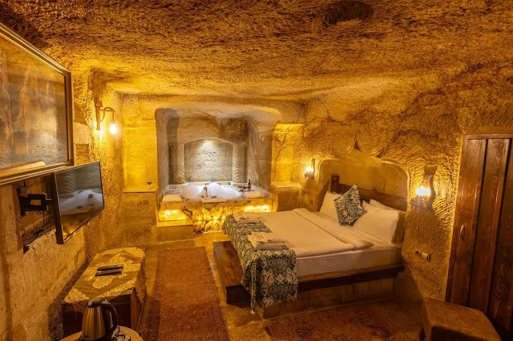 Cave Jacuzzi Superior Room-7