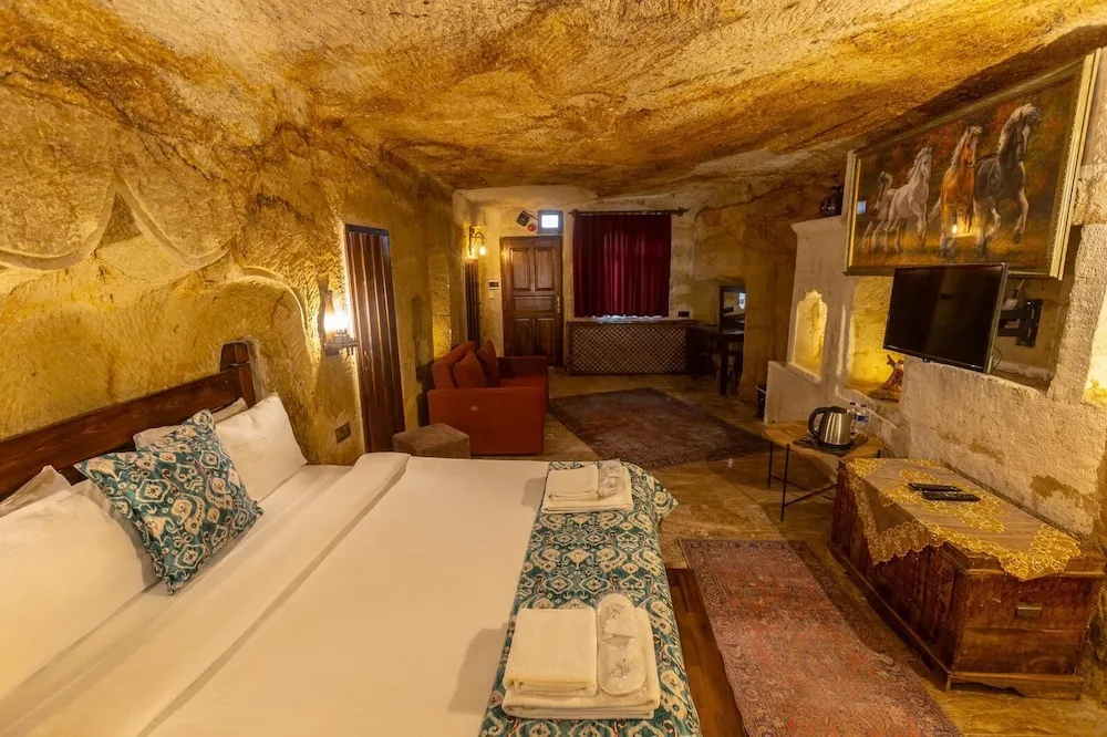 Cave Jacuzzi Superior Room-7