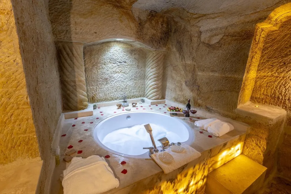 Cave Jacuzzi Superior Room-7