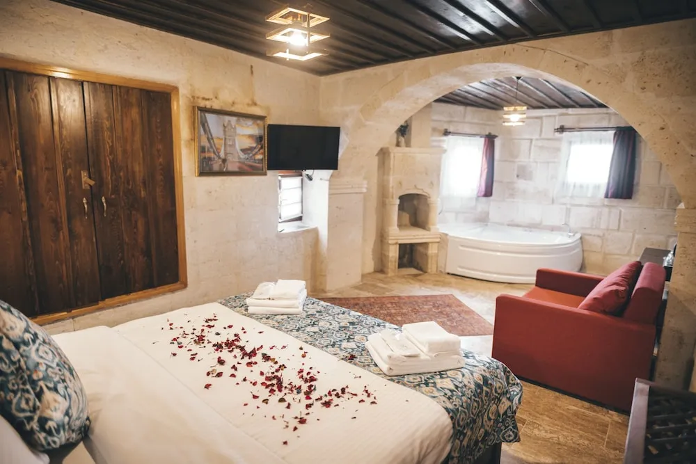 Stone Deluxe Jacuzzi Room-3