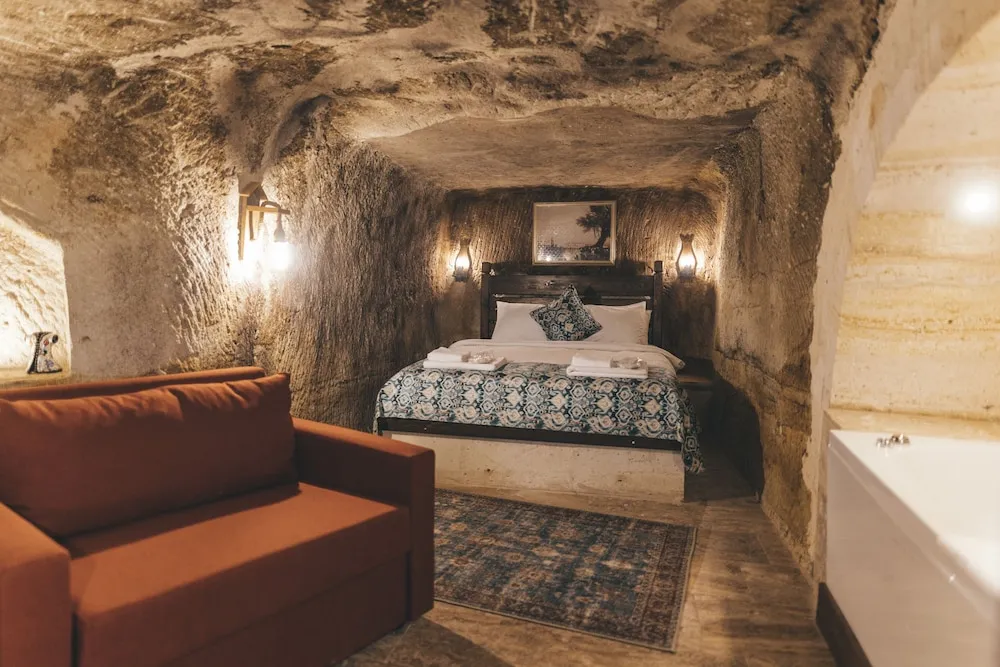 Cave Jacuzzi Deluxe room-4