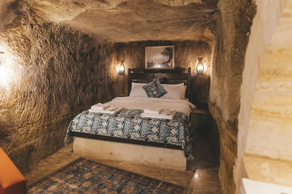 Cave Jacuzzi Deluxe room-4