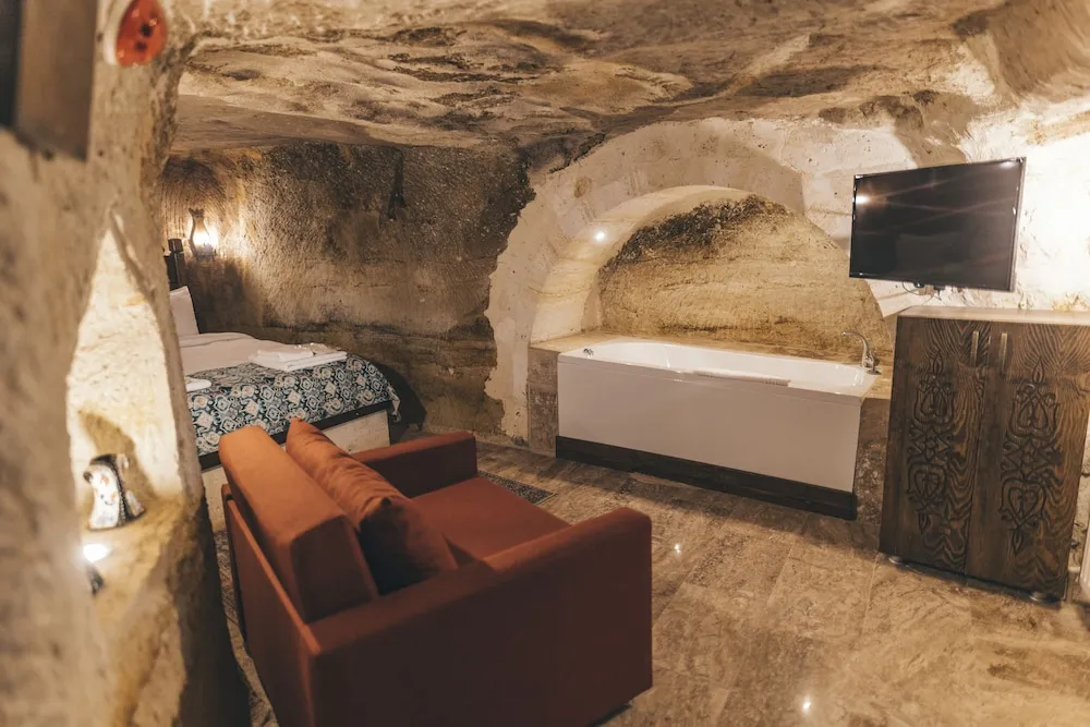 Cave Jacuzzi Deluxe room-4