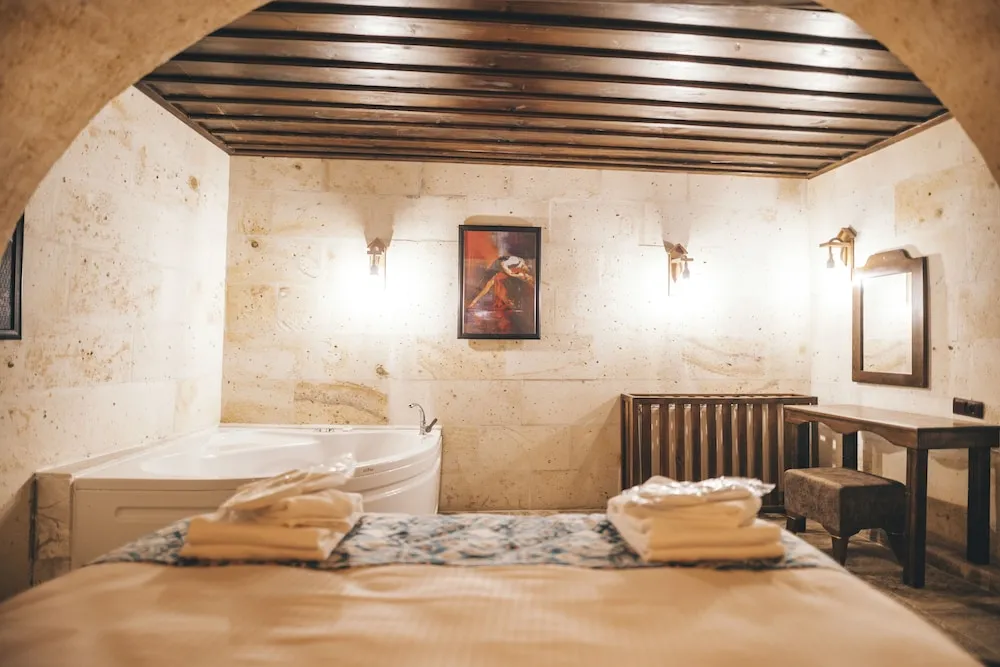 Stone Dublex Jacuzzi Room-2