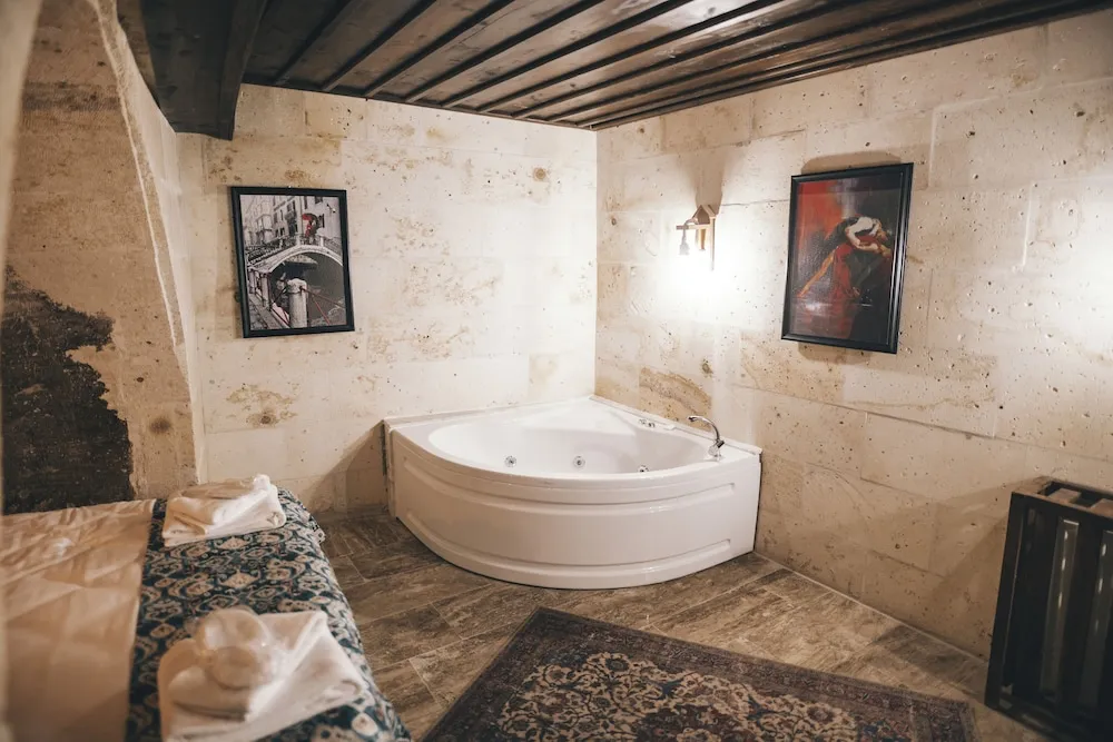Stone Dublex Jacuzzi Room-2