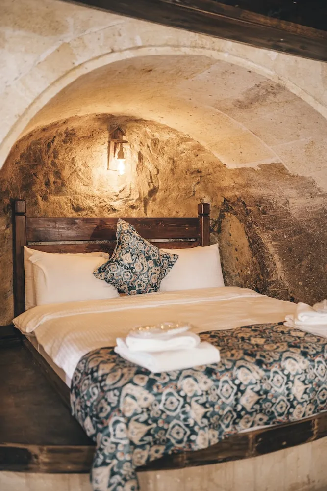 Stone Dublex Jacuzzi Room-2