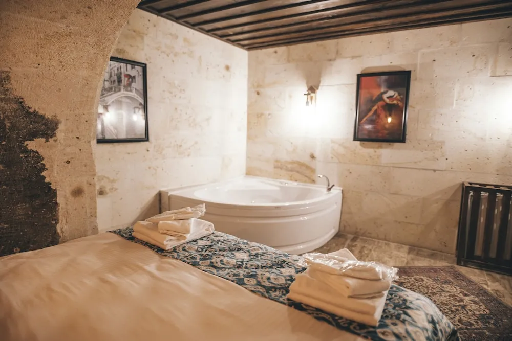 Stone Dublex Jacuzzi Room-2