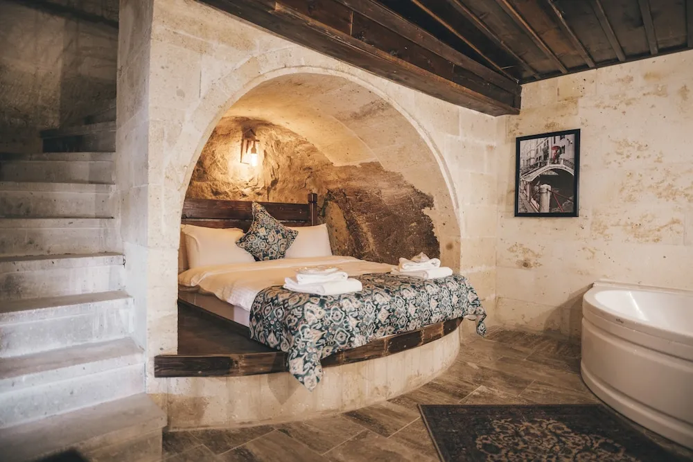 Stone Dublex Jacuzzi Room-2