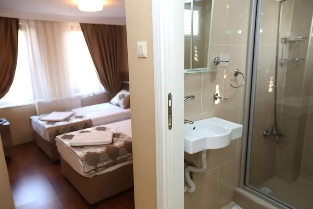 Basic Tek Büyük veya İki Ayrı Yataklı Oda, Sigara İçilmez