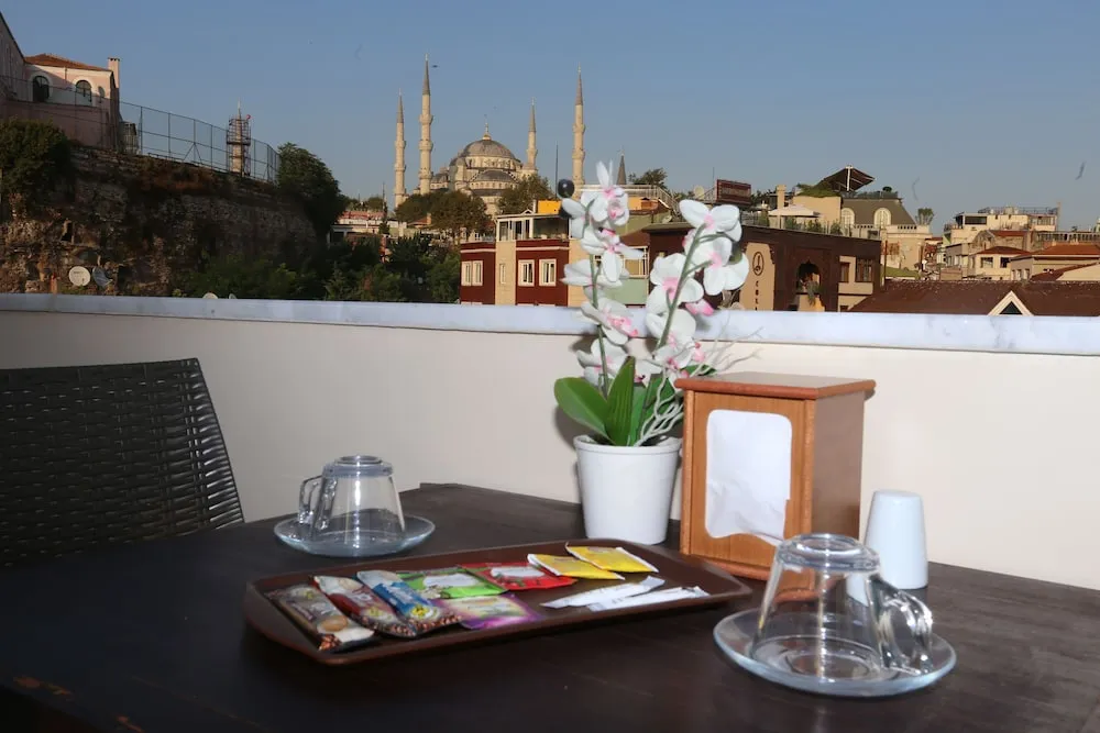 Basic Tek Büyük veya İki Ayrı Yataklı Oda, Sigara İçilmez