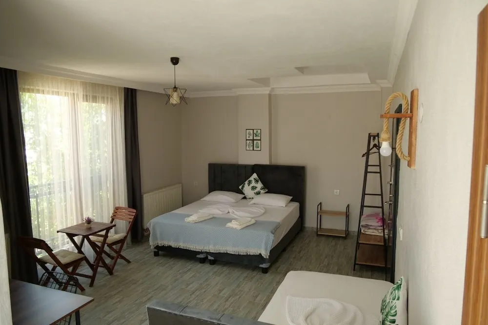 Family Oda, Birden Çok Yatak, Sigara İçilmez, Havuz Manzaralı