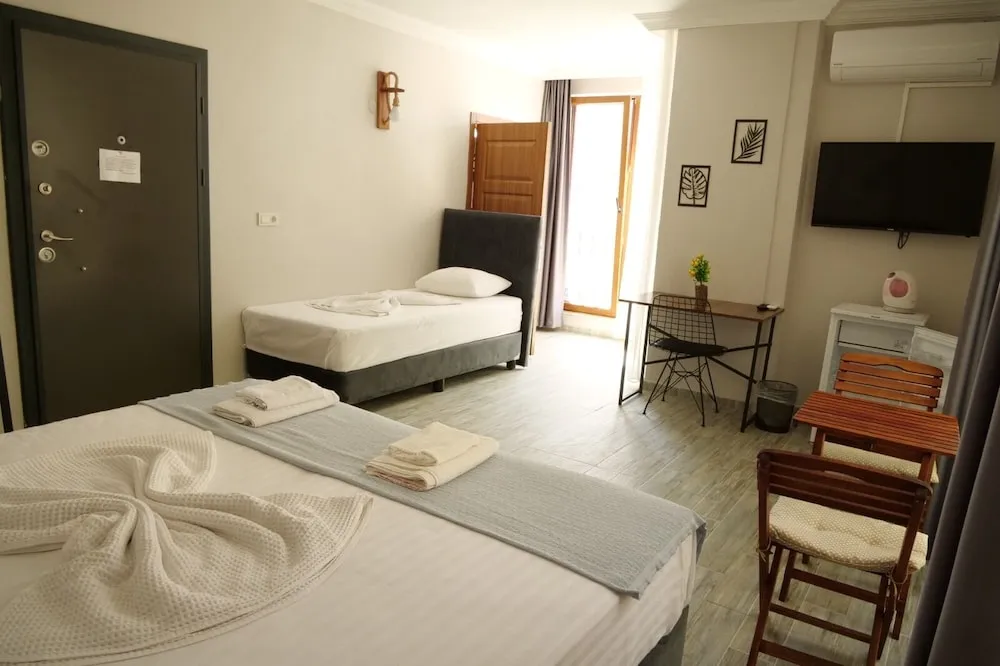 Family Oda, Birden Çok Yatak, Sigara İçilmez, Havuz Manzaralı