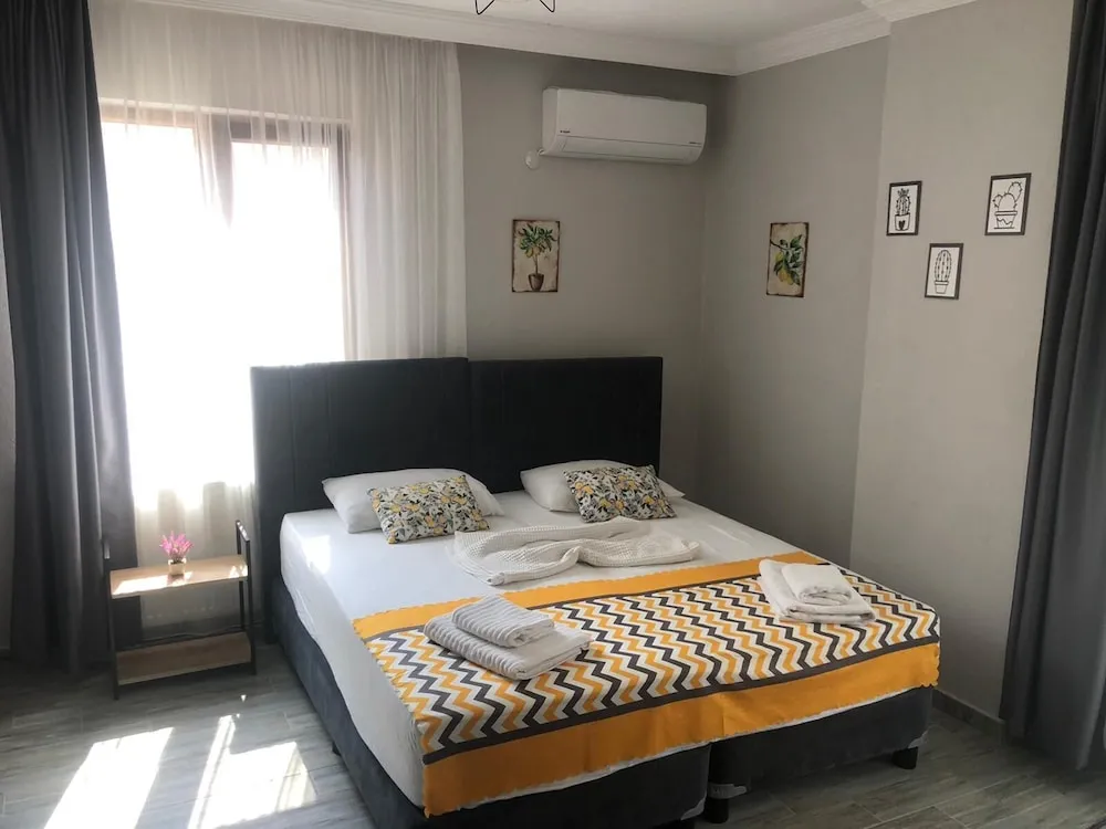 Standard Oda, 1 Çift Kişilik Yatak, Sigara İçilmez, Havuz Manzaralı