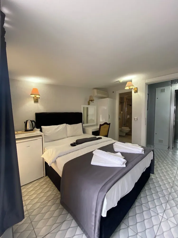 Romantic Tek Büyük Yataklı Oda