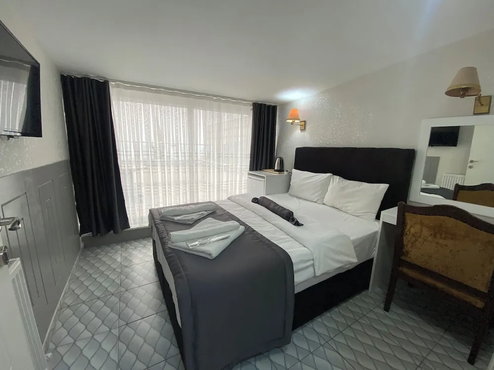 Romantic Tek Büyük Yataklı Oda