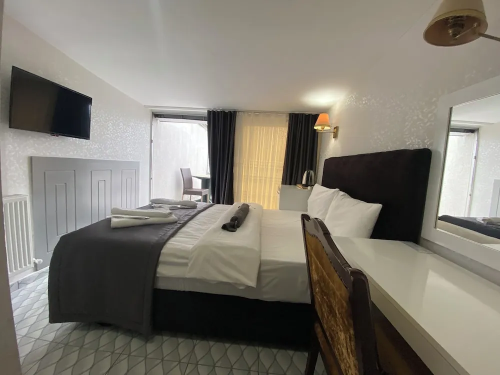 Romantic Tek Büyük Yataklı Oda