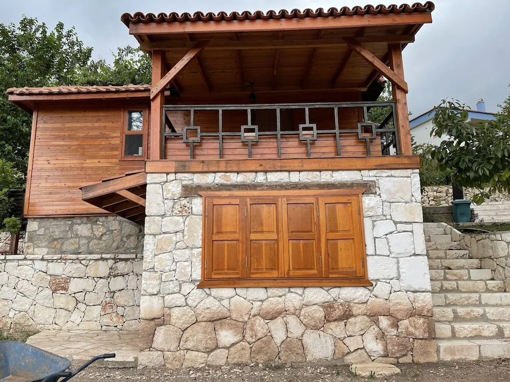 Forest Bungalow in Mountain (1A)