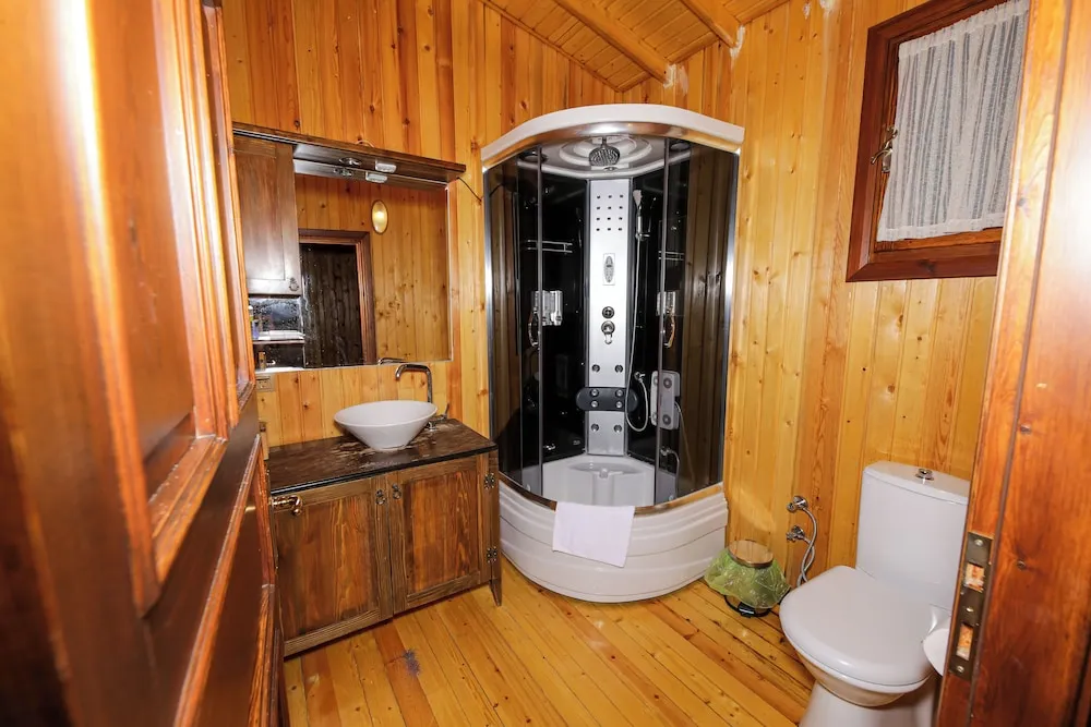 Deluxe Tek Büyük Yataklı Oda, Kısmi Deniz Manzaralı