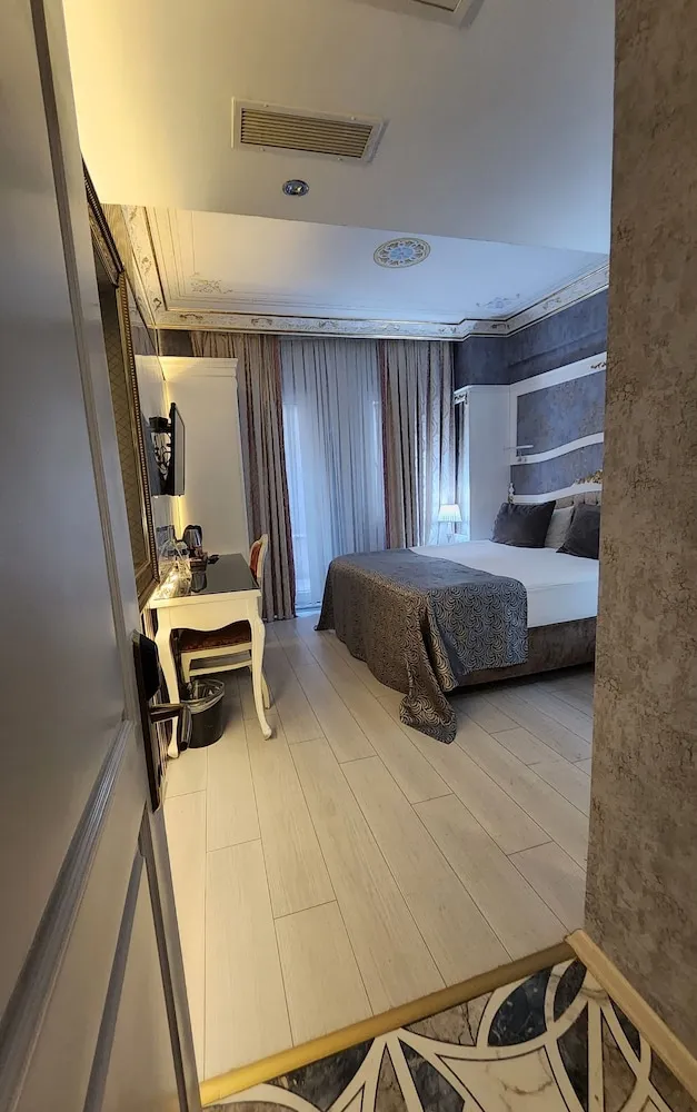 Deluxe Tek Büyük Yataklı Oda