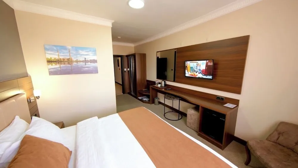 Deluxe Tek Büyük Yataklı Oda