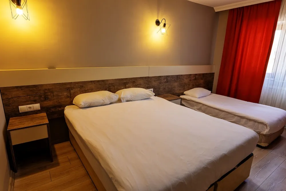 Basic Üç Kişilik Oda