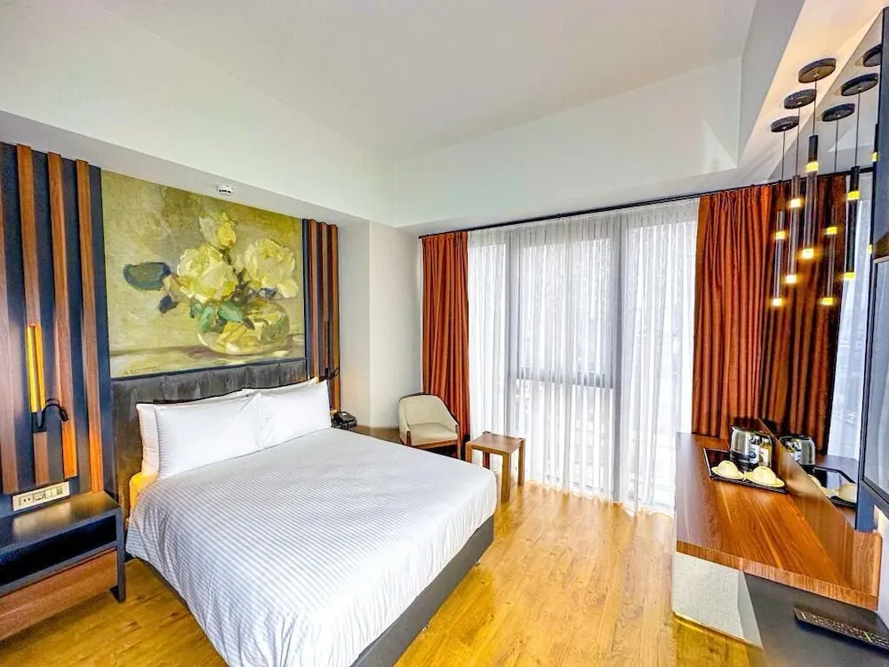 Deluxe Tek Büyük Yataklı Oda, 1 Çift Kişilik Yatak, Şehir Manzaralı
