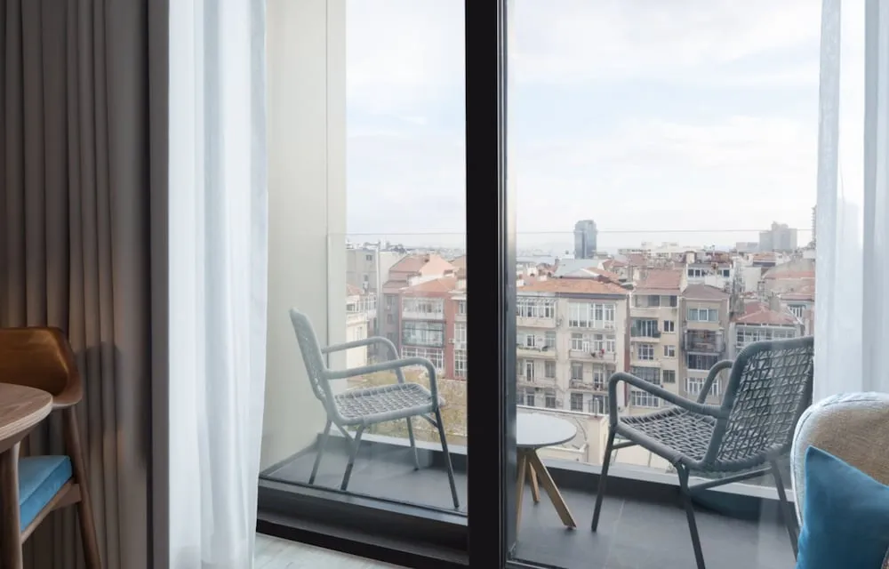 Deluxe Oda, 1 En Büyük (King) Boy Yatak, Şehir Manzaralı (Balcony)