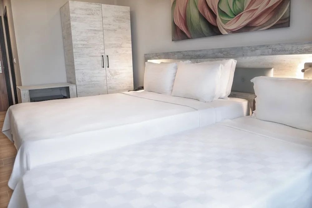 Deluxe Üç Kişilik Oda, Havuz Manzaralı