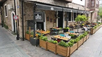 Lords Hostel & Pub