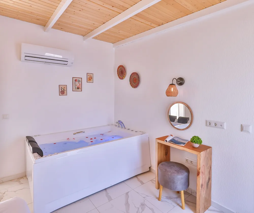 Deluxe Villa, 1 Yatak Odası, Mutfak, Havuz Manzaralı