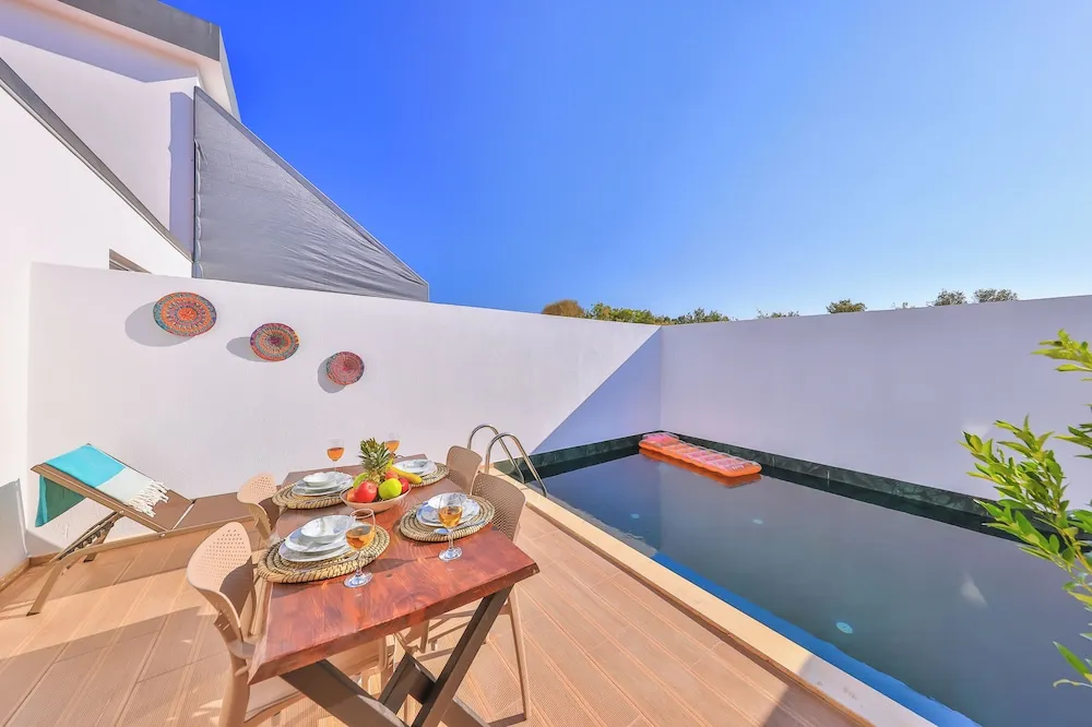 Junior Villa, 1 Yatak Odası, Mutfak, Havuz Manzaralı