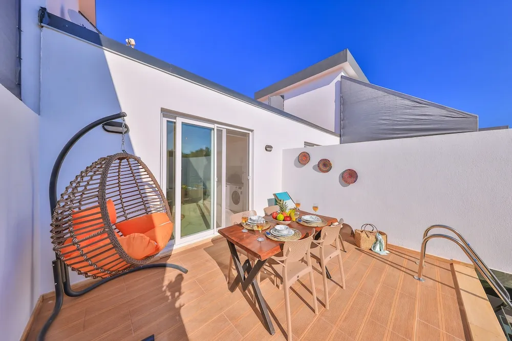 Junior Villa, 1 Yatak Odası, Mutfak, Havuz Manzaralı