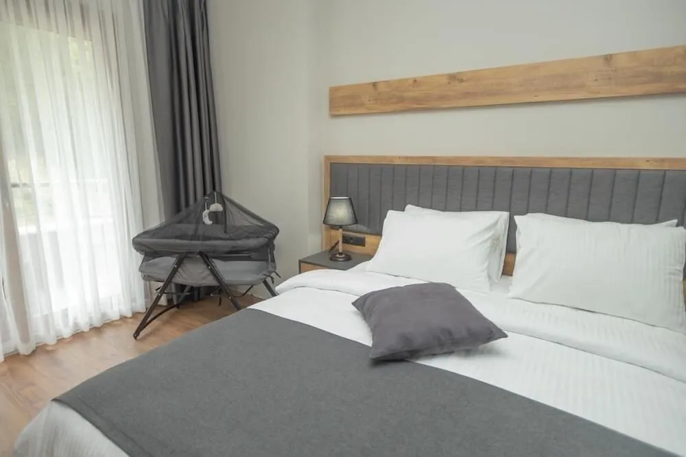 Senior Süit, Göl Manzaralı