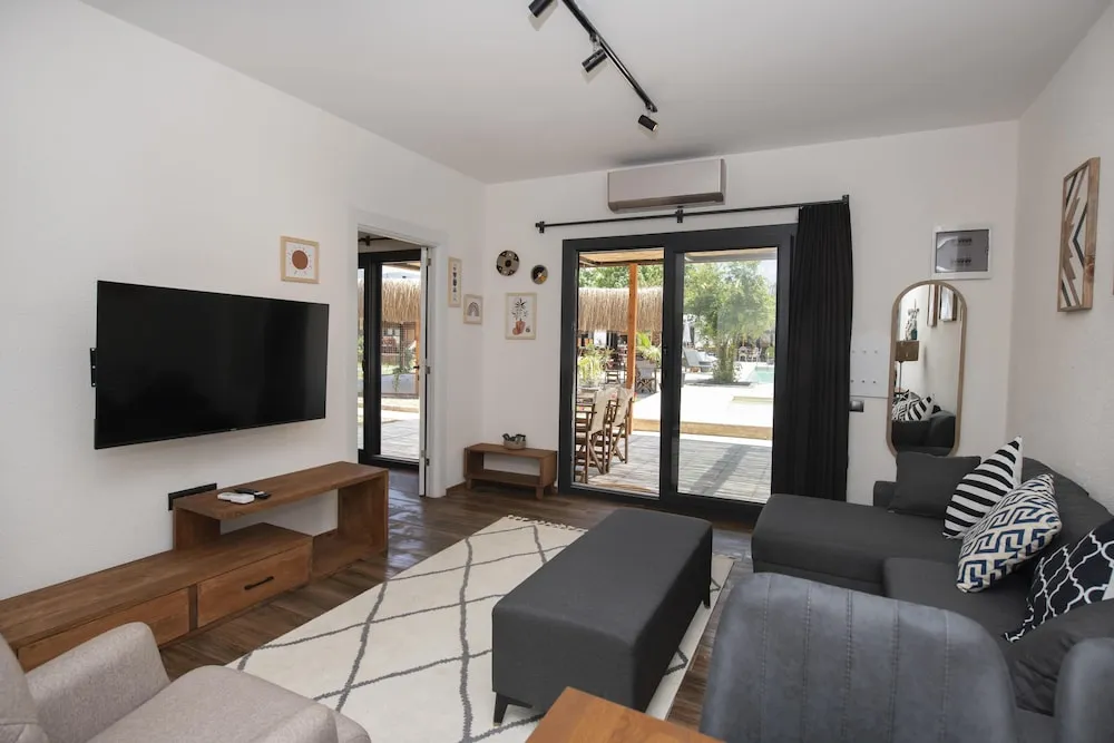 Deluxe King Suite