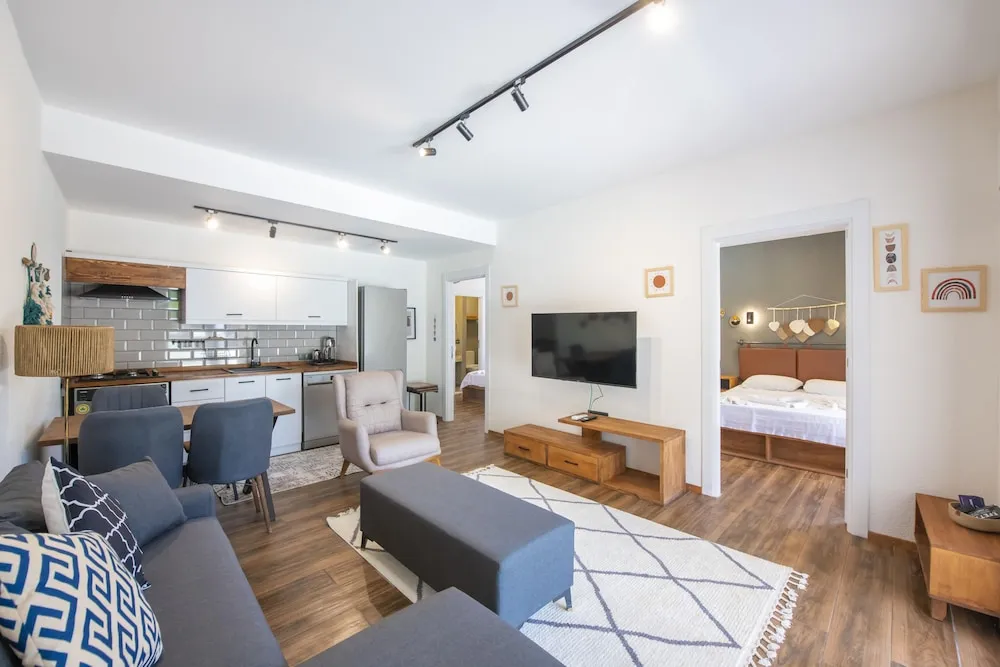 Deluxe King Suite