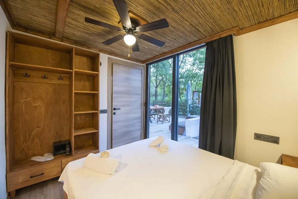 Deluxe King Suite
