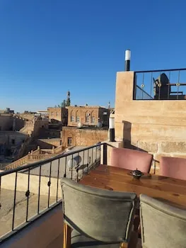 Mons Masius Otel