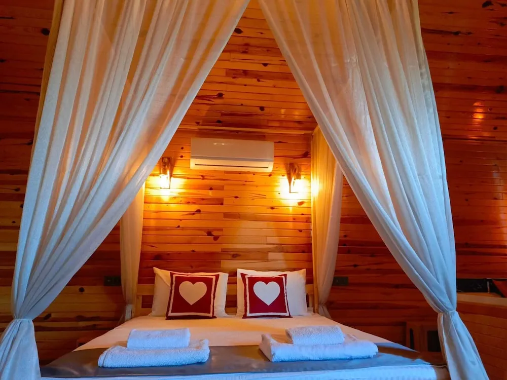 Romantic Tek Büyük Yataklı Oda