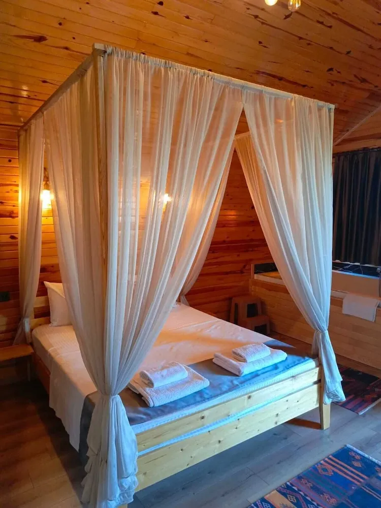 Romantic Tek Büyük Yataklı Oda