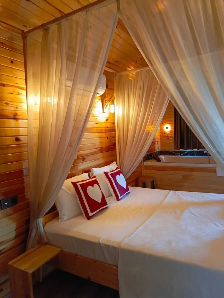 Romantic Tek Büyük Yataklı Oda