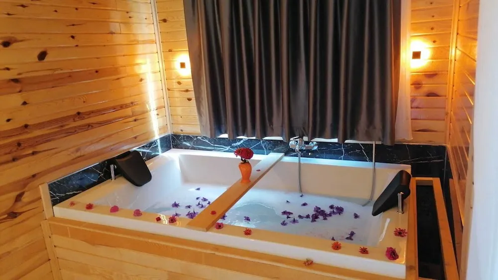 Romantic Tek Büyük Yataklı Oda